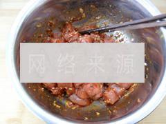 菠萝猪肉串的做法步骤3