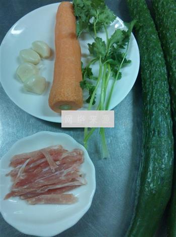 肉丝拍黄瓜的做法步骤1