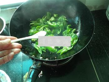 青椒腊肉片的做法步骤9