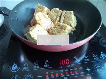 煎三角豆腐酿肉的做法图解4