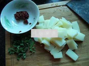 豆瓣酱烧米豆腐的做法步骤2