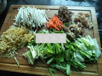 芹菜墨鱼木耳豆腐丝的做法步骤1