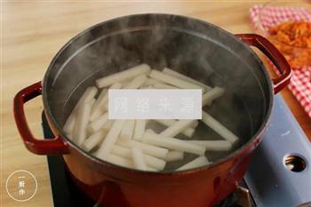 韩式泡菜炒年糕的做法步骤2