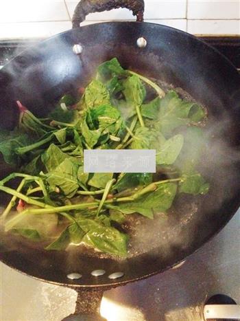 油面筋炒菠菜的做法步骤2