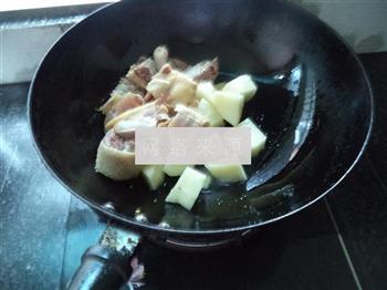 土豆三黄鸡的做法步骤4