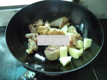 土豆三黄鸡的做法步骤5