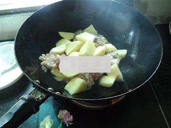 土豆蒸排骨的做法步骤6