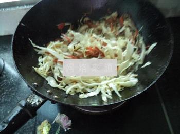 包菜香菇肉丝炒河粉的做法步骤7