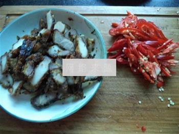 红辣椒炒米粉肉的做法步骤1