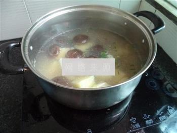 香菇小肠煲汤的做法步骤10