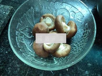 香菇小肠煲汤的做法步骤4