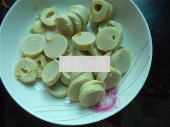 小肠蛋卷香菇汤的做法图解2