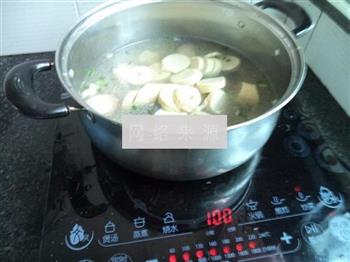 小肠蛋卷香菇汤的做法步骤6