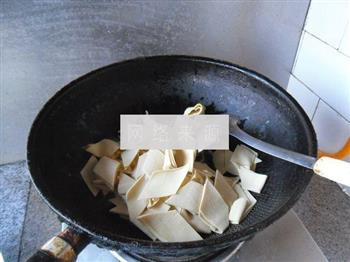 黄瓜片干豆腐的做法图解3