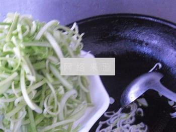 干虾仁炒芹菜的做法步骤8