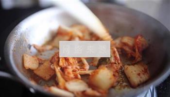 5分钟韩式泡菜炒饭的做法图解2