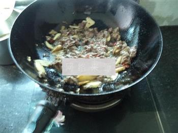 莴笋蒜片牛肉丝的做法步骤11