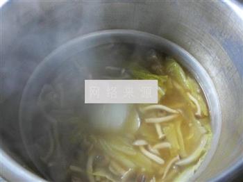 蟹味菇白菜龙骨汤的做法步骤11