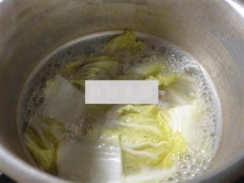 蟹味菇白菜龙骨汤的做法图解7