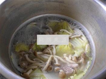 蟹味菇白菜龙骨汤的做法步骤8