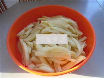菠菜梗土豆条的做法步骤1