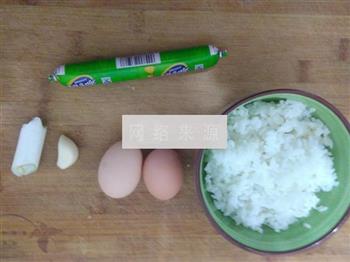 火腿肠蛋炒饭的做法步骤1