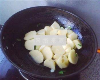 咸菜炖土豆的做法步骤4
