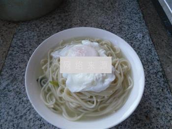 热汤面卧鸡蛋的做法步骤6