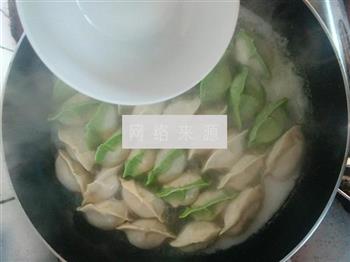 白菜猪肉煎饺的做法步骤3