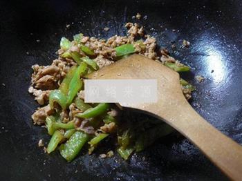 尖椒炒肥牛片的做法步骤7