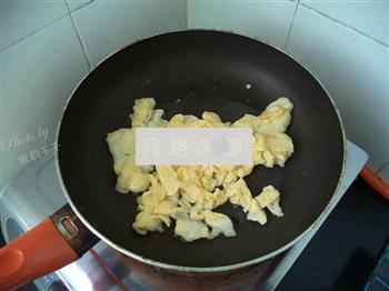 木耳蒜苗炒鸡蛋的做法步骤3