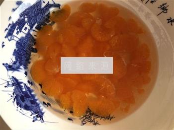 米酒橘子甜汤的做法图解1