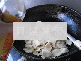 青椒干豆腐的做法步骤3