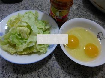牛肉酱鸡蛋炒圆白菜的做法步骤1
