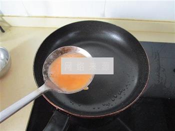 胡萝卜鲜肉蛋卷的做法图解7