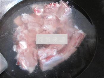 胡萝卜羊骨奶汤的做法步骤1