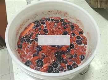 蓝莓枸杞胡萝卜酵素的做法图解9