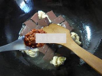 牛肉酱千张结煮鹅血的做法步骤5