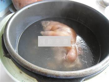 猪手胡萝卜煲的做法步骤2
