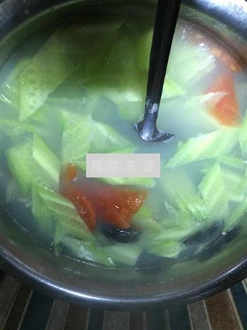 皮蛋黄瓜汤的做法步骤5