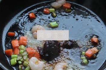 鱼香虾仁杂蔬炒馒头的做法步骤6