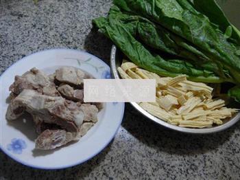 天菜芯腐竹龙骨汤的做法步骤1