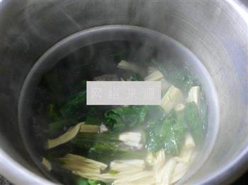 天菜芯腐竹龙骨汤的做法图解10