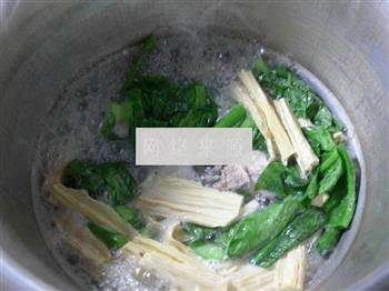 天菜芯腐竹龙骨汤的做法步骤7