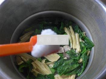 天菜芯腐竹龙骨汤的做法步骤8