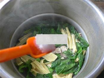 天菜芯腐竹龙骨汤的做法步骤9