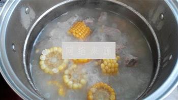 清炖玉米排骨汤的做法步骤5