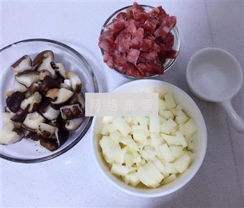 香菇腊肠焖饭的做法步骤1