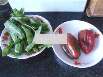 红椒烧扁豆的做法步骤3