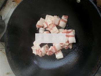 水芹胡萝卜炒五花肉的做法步骤3